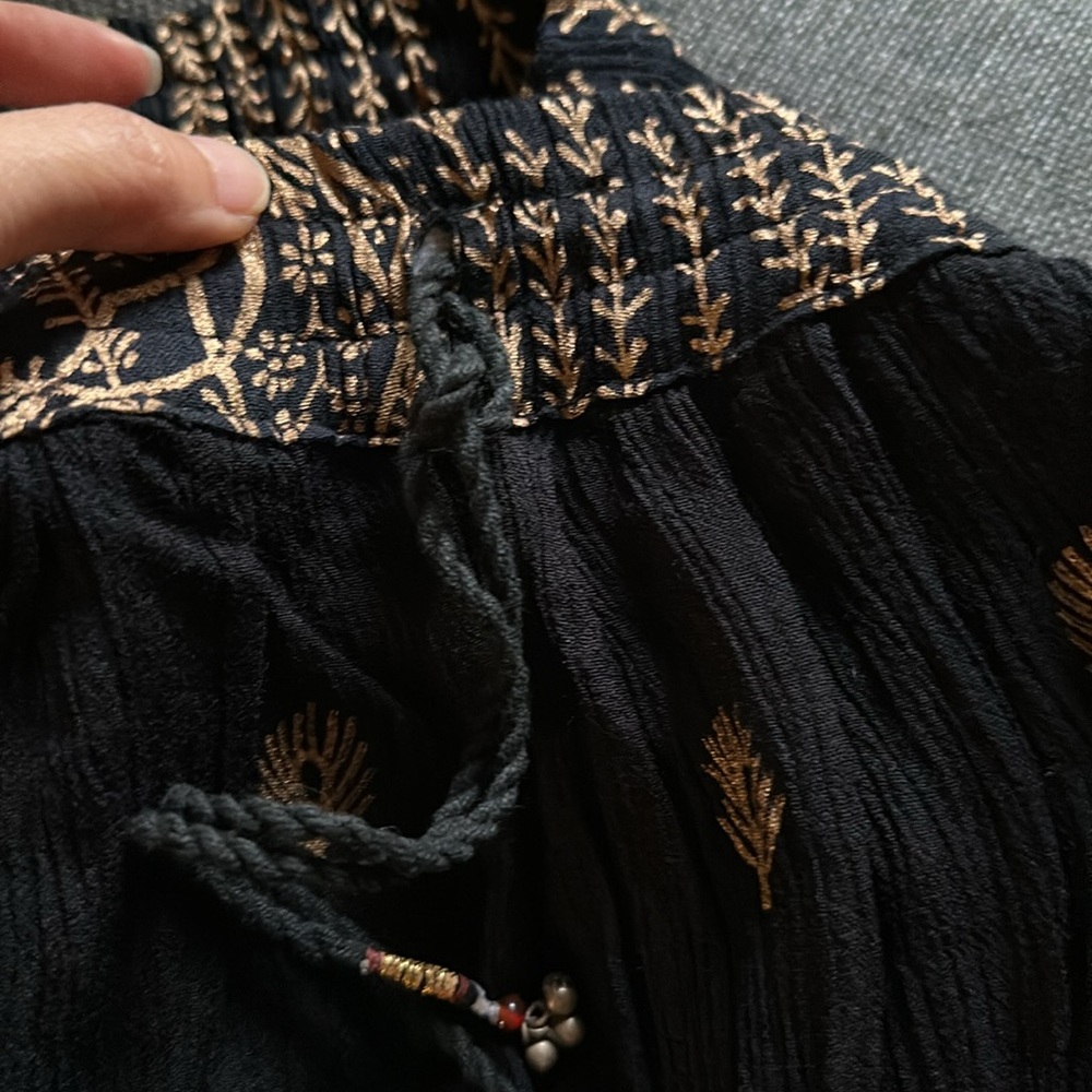 Elegant Black and Gold Women's Skirt - Picture 7 of 7